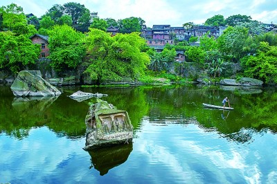 唐代造像石，位于四川省自貢市貢井區(qū)。
