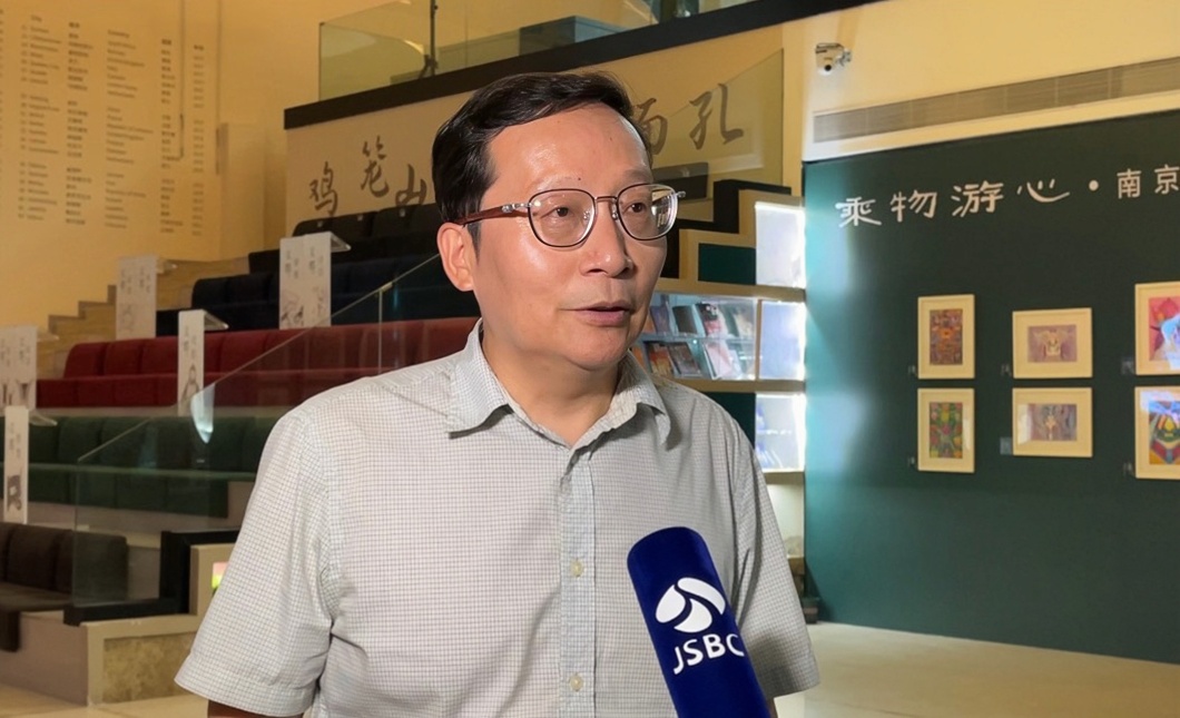 南京市文投集團有限責(zé)任公司副總經(jīng)理、民建中央文化委員會委員、南京市文學(xué)之都促進會秘書長聞一武接受專訪