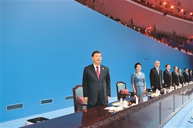 7月28日晚，第三十一屆世界大學生夏季運動會在四川省成都市隆重開幕。習近平、蔡奇、丁薛祥等黨和國家領(lǐng)導人出席開幕式。   新華社記者 謝環(huán)馳攝