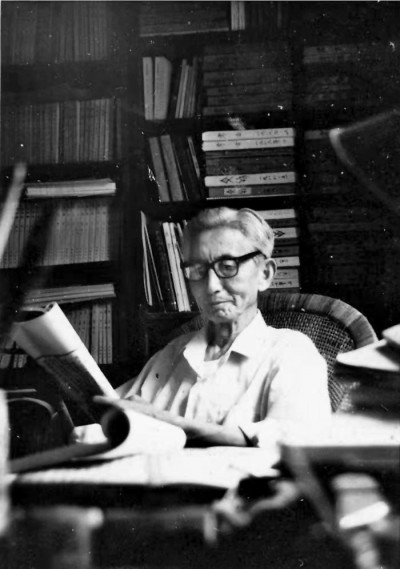 學(xué)人小傳  劉敦愿（1918—1997），湖北漢陽人。1944年畢業(yè)于國立藝術(shù)?？茖W(xué)校西畫科。1947年應(yīng)聘于山東大學(xué)，先后在中文系、歷史系執(zhí)教。早年致力于山東地區(qū)田野考古調(diào)查，晚年專注于美術(shù)考古研究，針對史前陶器藝術(shù)、商周青銅藝術(shù)、東周與漢代繪畫藝術(shù)等問題撰寫了一系列論文。著有《劉敦愿文集》。