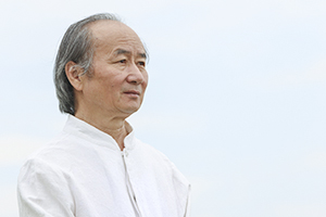 獲獎作品：《本巴》作者：劉亮程         獲獎感言　　我希望我的小說《本巴》也能夠讓更多的人關(guān)注《江格爾》，關(guān)注中國的史詩。文學(xué)對土地的回饋一如江格爾史詩中讓“人人活在25歲青春”，土地上的一往無前和生老病死，被文學(xué)挽留和保存，那些只活過一世的人們，在文學(xué)中永久地活著。文學(xué)以虛構(gòu)之力，護(hù)愛著這個世界的真實(shí)。
