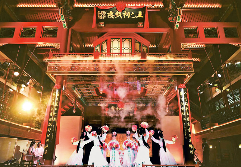 正乙祠戲樓里，昆曲《牡丹亭》經(jīng)典名段正在上演。 正乙祠戲樓供圖