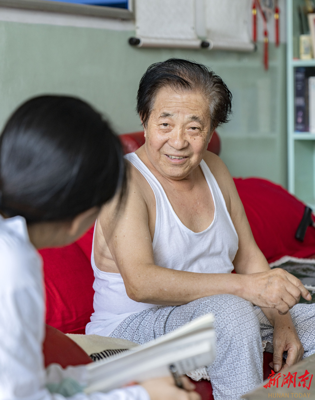 7月27日，賈家莊村村民任彥雄講述當(dāng)年馬烽在村里的往事。