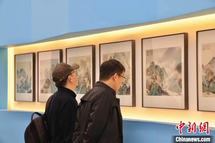 “景·色”——2023當(dāng)代青綠山水畫學(xué)術(shù)邀請展現(xiàn)場。 主辦方供圖