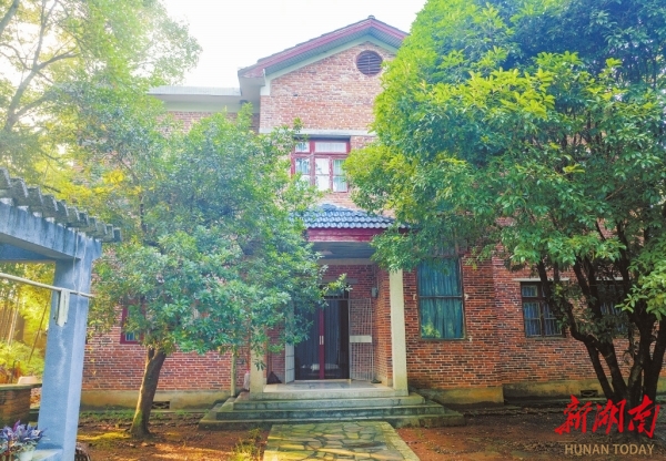 汨羅市三江鎮(zhèn)八景村，韓少功居住的“梓園”