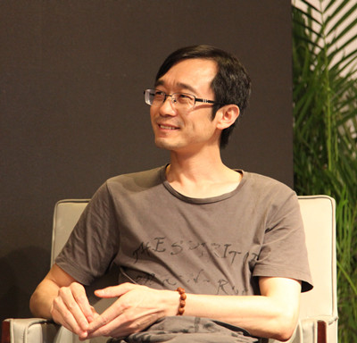 黃德海，《思南文學(xué)選刊》副主編，中國現(xiàn)代文學(xué)館特聘研究員。著有《世間文章》《詩經(jīng)消息》《書到今生讀已遲》《馴養(yǎng)生活》等。曾獲第八屆“唐弢青年文學(xué)研究獎(jiǎng)”、第十七屆“華語文學(xué)傳媒盛典·年度文學(xué)評(píng)論家”、第三屆“山花文學(xué)雙年獎(jiǎng)·散文獎(jiǎng)”。