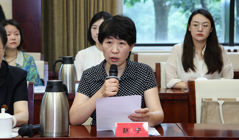 8月11日，總計(jì)票人向評委會報告選票情況