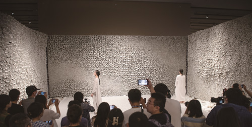 生命之盒（陶藝空間裝置，2023年中國(guó)工藝美術(shù)館） 朱樂(lè)耕 作