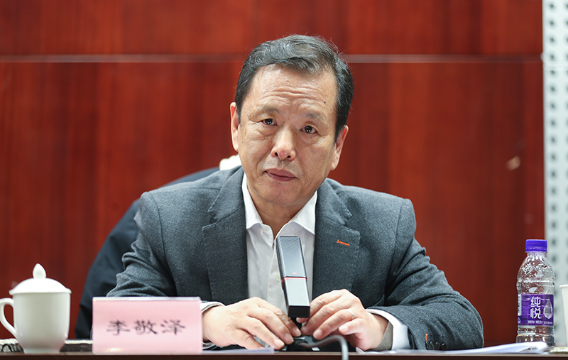 中國作協(xié)黨組成員、副主席李敬澤主持座談會(huì)