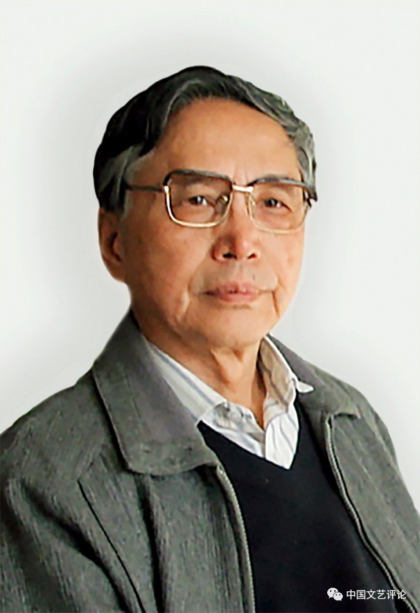 錢中文簡介：1932年11月生，江蘇無錫人。1955年畢業(yè)于中國人民大學(xué)俄語系，1955—1959年就讀于莫斯科大學(xué)研究生部俄羅斯語言文學(xué)系。現(xiàn)為中國社會(huì)科學(xué)院榮譽(yù)學(xué)部委員、文學(xué)研究所研究員、研究生院教授、博士生導(dǎo)師(自1987年起)，中國作家協(xié)會(huì)全國委員會(huì)榮譽(yù)委員，中國中外文藝?yán)碚搶W(xué)會(huì)名譽(yù)會(huì)長。曾任中國社會(huì)科學(xué)院文學(xué)所文藝?yán)碚撗芯渴抑魅巍⒈容^文學(xué)研究室主任、《文學(xué)評論》主編、學(xué)術(shù)委員會(huì)委員，國務(wù)院學(xué)位委員會(huì)中國語言文學(xué)學(xué)科評議組成員與召集人。著有《果戈理及其諷刺藝術(shù)》、《現(xiàn)實(shí)主義和現(xiàn)代主義》、《文學(xué)原理——發(fā)展論》(后改為《文學(xué)發(fā)展論》)、《文學(xué)理論流派與民族文化精神》、《文學(xué)理論：走向交往對話的時(shí)代》、《新理性精神文學(xué)論》、《錢中文學(xué)術(shù)文化隨筆》、《自律與他律》(合著)、《錢中文文集》韓國版4卷本、《文學(xué)理論：求索與反思》、《新理性精神與當(dāng)代文論建設(shè)》、《現(xiàn)代性與當(dāng)代文學(xué)理論》、《桐蔭夢痕》、《文學(xué)的鄉(xiāng)愁》等，有《錢中文文集》5卷本問世。主編《巴赫金全集》譯文7卷、《讀世界》6種、《文學(xué)理論建設(shè)叢書》7種；合作主編多種論文集、《新時(shí)期文藝學(xué)建設(shè)叢書》36種、《現(xiàn)代外國文藝?yán)碚撟g叢》14種。合譯有長篇小說《現(xiàn)代牧歌》([俄]謝德林著)等。