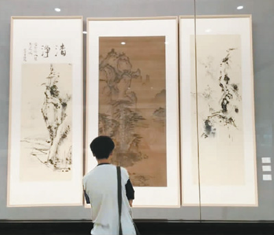 　二〇一五年，柯偉業(yè)的碩士畢業(yè)作品在浙江杭州潘天壽紀念館展出。