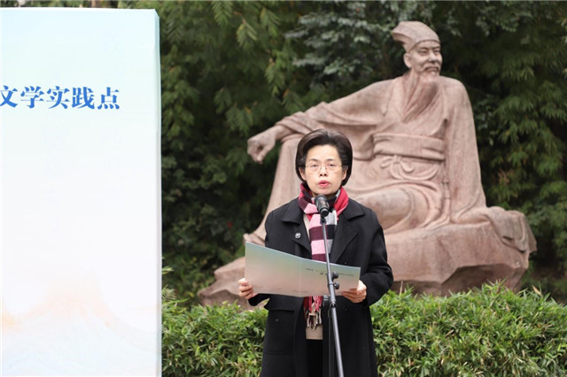 眉山市委常委、宣傳部部長(zhǎng)何迎曉致辭