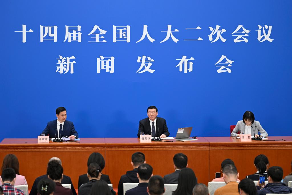 3月4日，十四屆全國人大二次會(huì)議在北京人民大會(huì)堂舉行新聞發(fā)布會(huì)。大會(huì)發(fā)言人婁勤儉就大會(huì)議程和人大工作相關(guān)問題回答中外記者的提問。 新華社記者 牟宇 攝