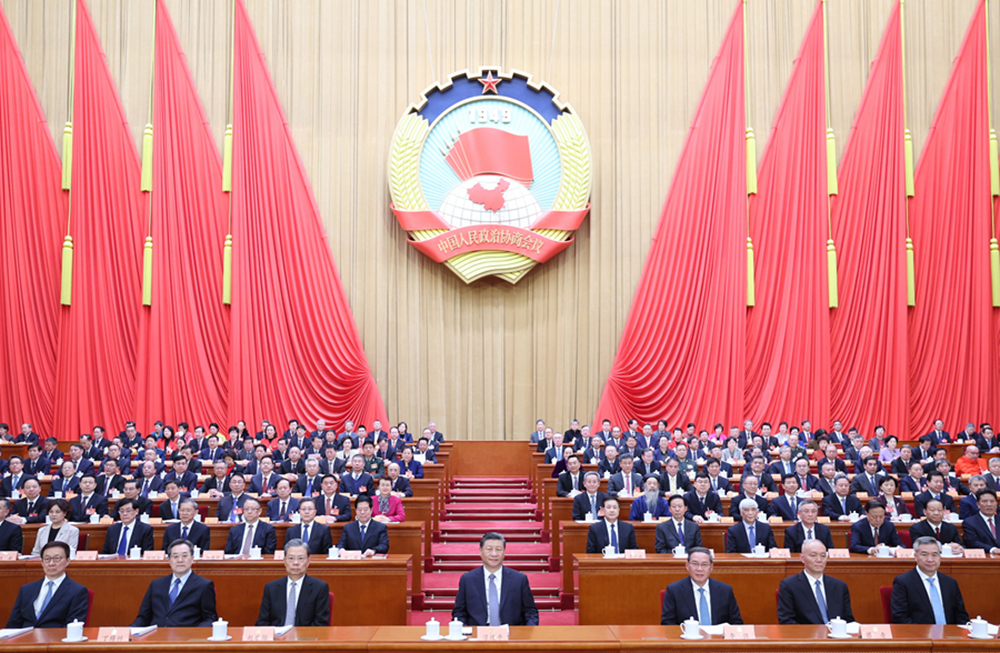 3月4日下午，中國人民政治協(xié)商會議第十四屆全國委員會第二次會議在北京人民大會堂開幕。習(xí)近平等黨和國家領(lǐng)導(dǎo)人到會祝賀。 新華社記者 鞠鵬 攝