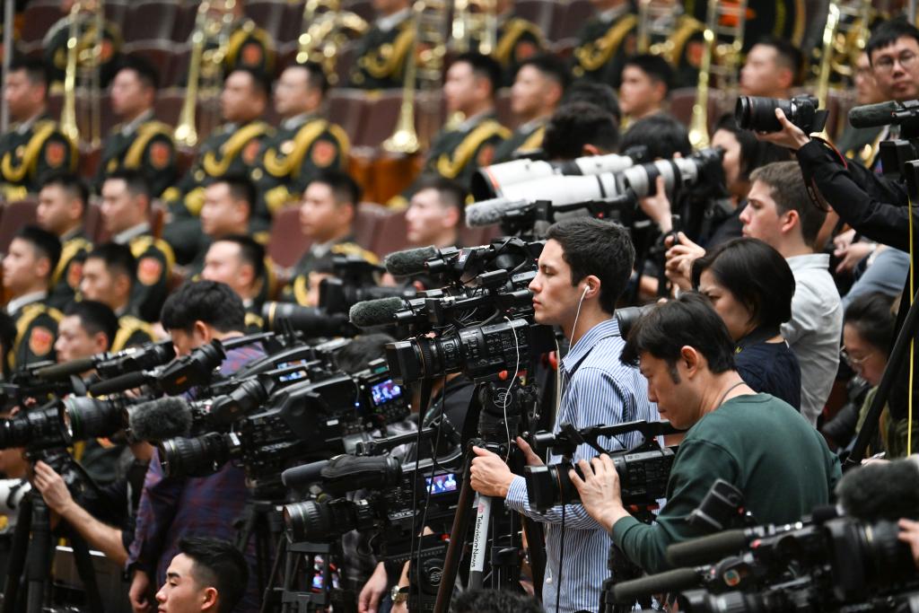 3月5日，第十四屆全國(guó)人民代表大會(huì)第二次會(huì)議在北京人民大會(huì)堂開(kāi)幕。這是記者在會(huì)場(chǎng)拍攝。新華社記者 牟寧 攝