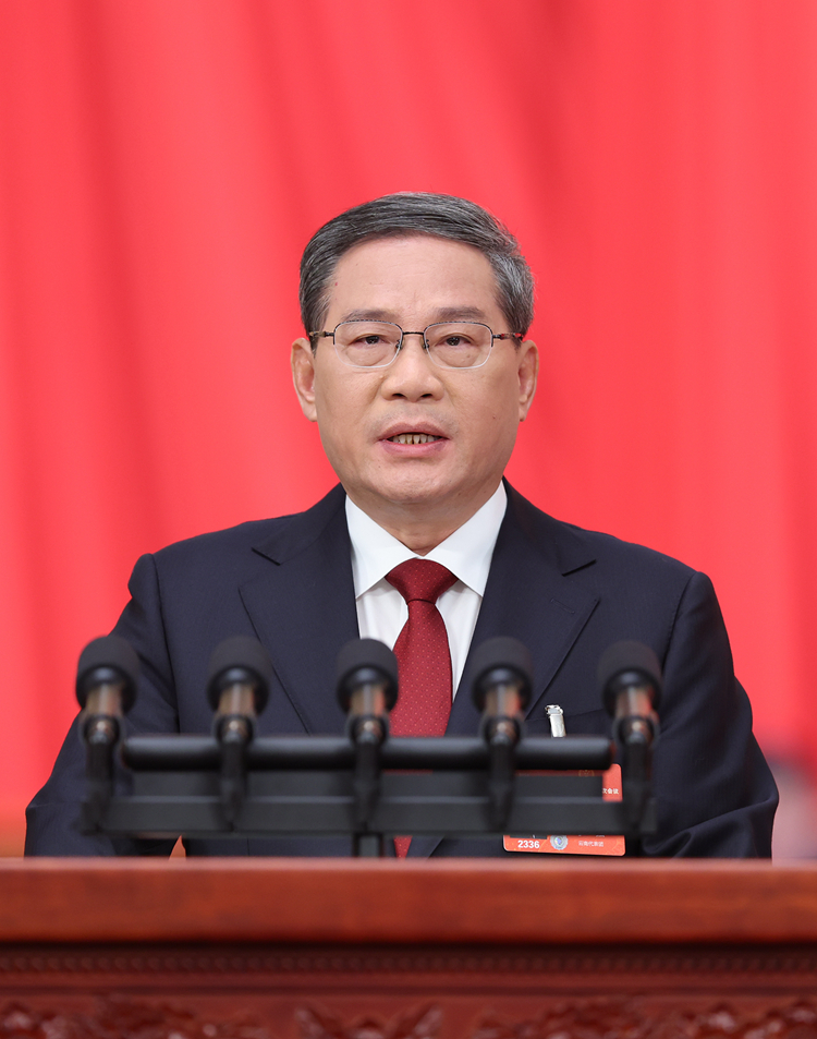 3月5日，第十四屆全國(guó)人民代表大會(huì)第二次會(huì)議在北京人民大會(huì)堂開(kāi)幕。國(guó)務(wù)院總理李強(qiáng)作政府工作報(bào)告。新華社記者 姚大偉 攝