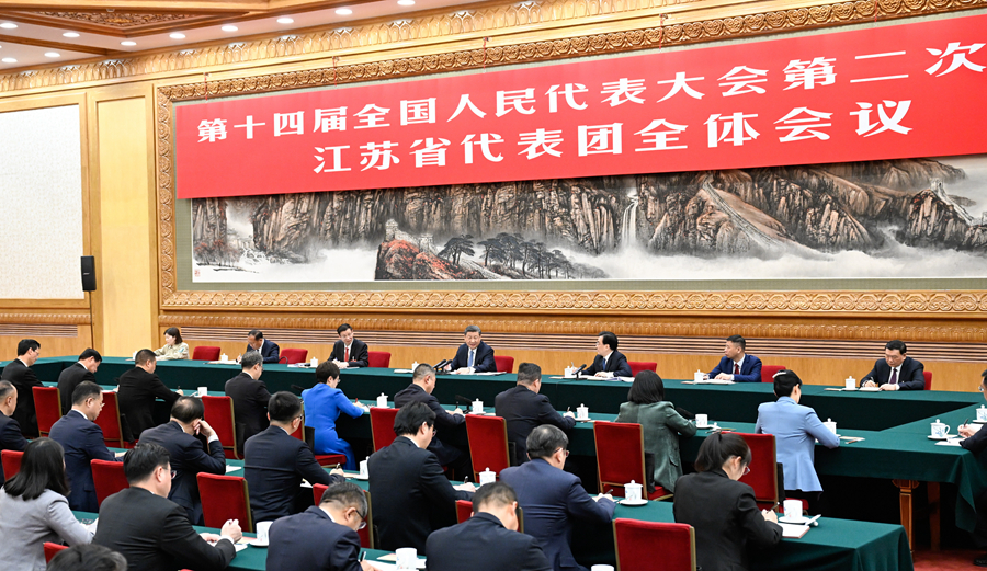 3月5日，中共中央總書記、國(guó)家主席、中央軍委主席習(xí)近平參加他所在的十四屆全國(guó)人大二次會(huì)議江蘇代表團(tuán)審議。新華社記者 謝環(huán)馳 攝