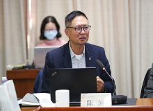 陳河長(zhǎng)篇小說(shuō)《誤入孤城》研討會(huì)在北京舉行11月23日，由《十月》雜志社、北京十月文藝出版社主辦的“陳河長(zhǎng)篇小說(shuō)《誤入孤城》研討會(huì)”在北京出版集團(tuán)舉行。 [詳細(xì)]