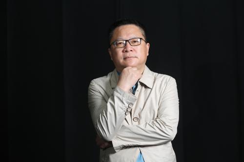 李少君，《詩刊》社主編，一級(jí)作家。主要著作有《自然集》《草根集》《海天集》《應(yīng)該對(duì)春天有所表示》等，被譽(yù)為“自然詩人”。