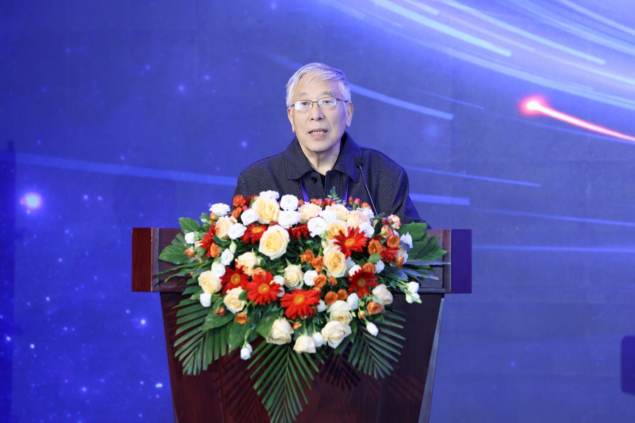 北京元宇科幻未來技術(shù)研究院名譽院長、科幻作家王晉康致辭
