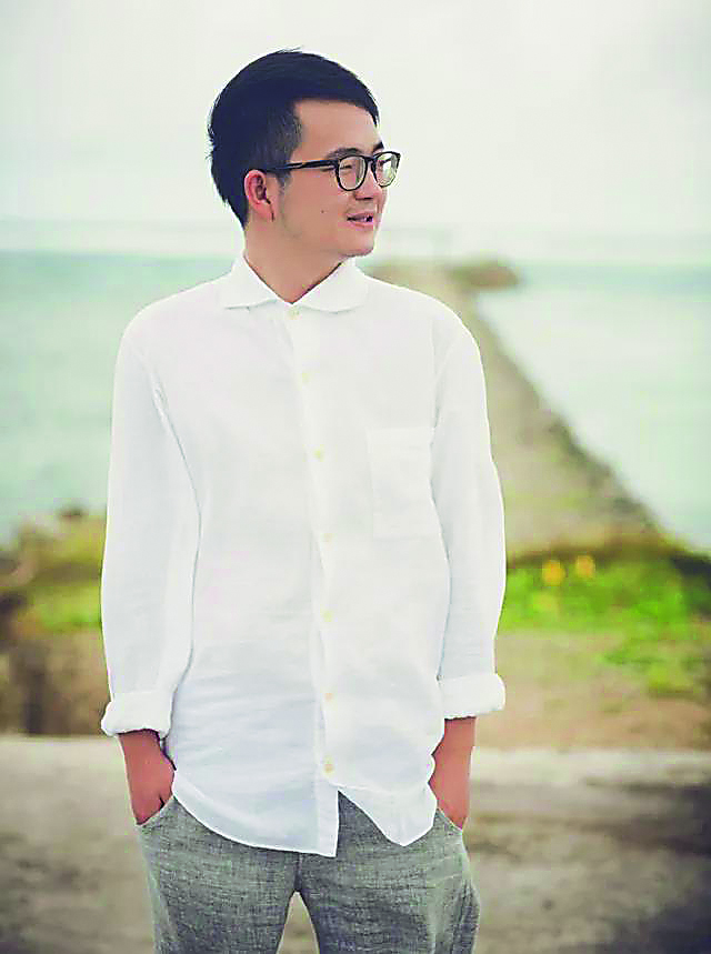 烽火戲諸侯 中國作協(xié)會(huì)員，浙江省網(wǎng)絡(luò)作協(xié)副主席，杭州市網(wǎng)絡(luò)作協(xié)主席。主要代表作有《雪中悍刀行》《劍來》等。