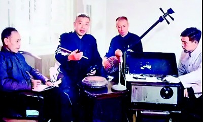 霍樹棠在錄制東北大鼓。圖片由作者提供