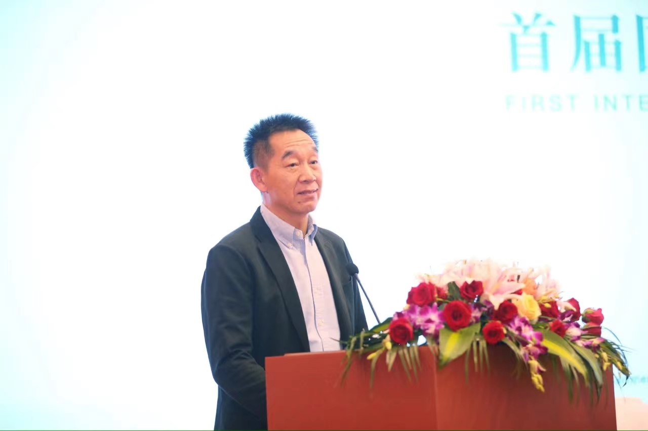中國(guó)作協(xié)黨組成員、書記處書記、《人民文學(xué)》主編施戰(zhàn)軍致辭