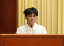 季越人：做純文學與網(wǎng)絡文學的“中間派”　　我今年大學畢業(yè)，22歲，應該是參會者中相對年輕的一批，很幸運能參與到這樣的盛事之中……[詳細]