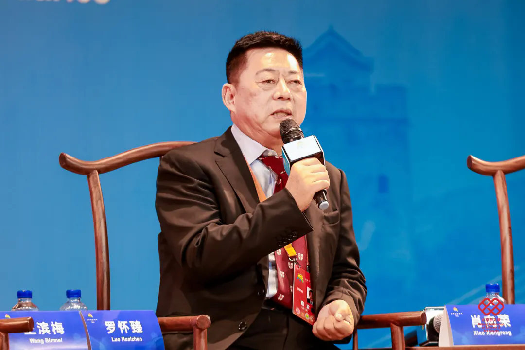 中國(guó)戲劇家協(xié)會(huì)顧問(wèn)、國(guó)家一級(jí)編劇羅懷臻
