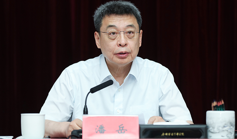 7月20日，評委會名譽(yù)主任潘岳在第一次全體會上講話