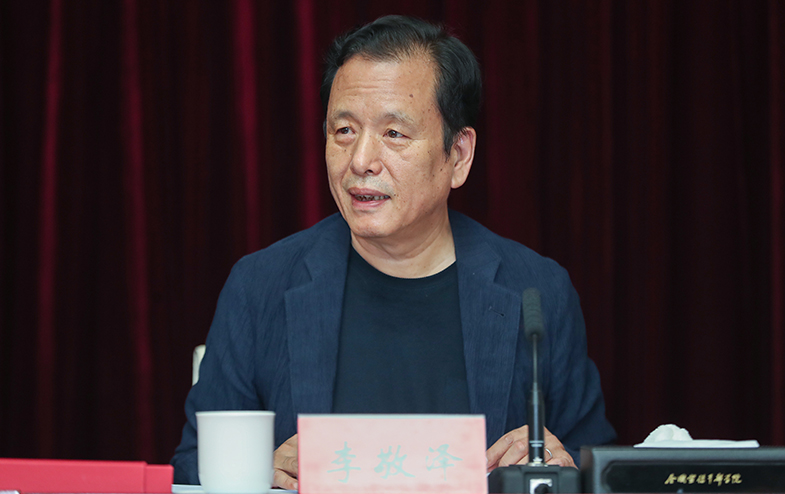 7月31日，評獎委員會主任李敬澤主持評獎委員會第五次全體會議