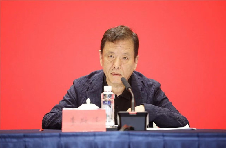李敬澤主持會議并匯報(bào)“新時(shí)代文學(xué)攀登計(jì)劃”近期工作情況
