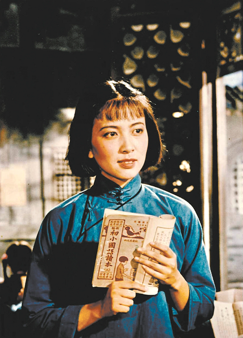 一九五九年，由楊沫編劇，崔嵬和陳懷皚執(zhí)導(dǎo)，北京電影制片廠出品的電影《青春之歌》上映，謝芳飾演林道靜
