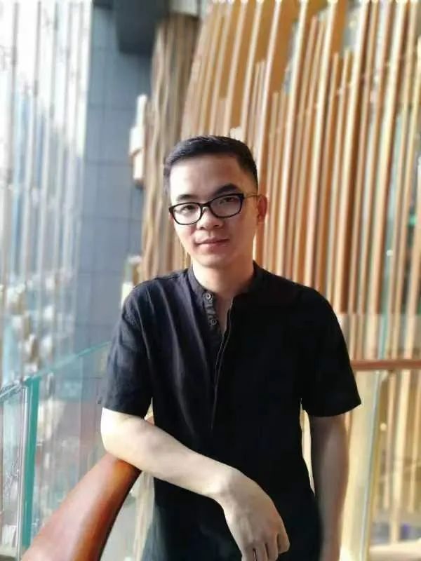 唐詩人，中國作家協(xié)會會員，廣州市文藝評論家協(xié)會理事、暨南大學文學院副教授