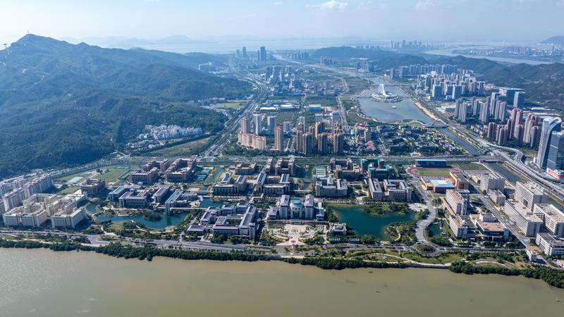 圖為澳門大學(xué)橫琴校區(qū)（2024年12月4日攝，無人機(jī)照片）。新華社發(fā) 張金加/攝