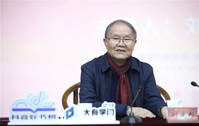 “船的勁兒是在帆上，人的勁兒是在心上”——“魯院大講堂”活動(dòng)側(cè)記