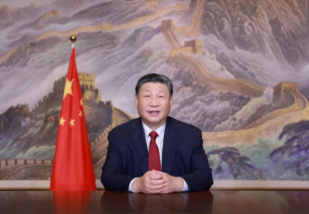 新年前夕，國家主席習(xí)近平通過中央廣播電視總臺和互聯(lián)網(wǎng)，發(fā)表二〇二五年新年賀詞。新華社記者 鞠鵬 攝