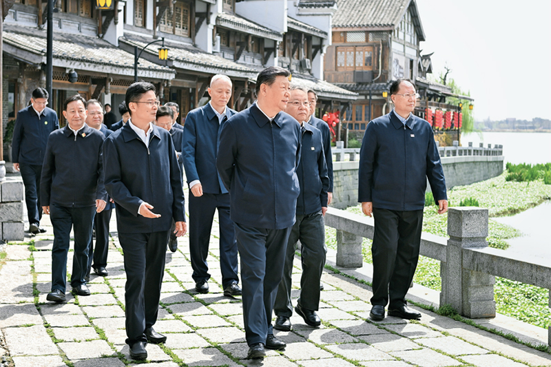 2024年3月18日至21日，中共中央總書記、國家主席、中央軍委主席習(xí)近平在湖南考察。這是19日上午，習(xí)近平在常德河街考察。 新華社記者 謝環(huán)馳/攝
