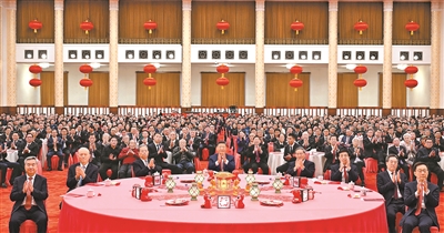 1月27日，中共中央、國務院在北京人民大會堂舉行2025年春節(jié)團拜會。黨和國家領導人習近平、李強、趙樂際、王滬寧、蔡奇、丁薛祥、李希、韓正等同首都各界人士歡聚一堂、共迎佳節(jié)。新華社記者??謝環(huán)馳攝