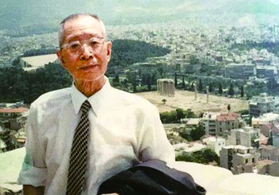 1986年，羅念生在雅典衛(wèi)城上