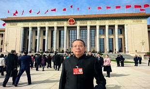 全國人大代表，貴州省文聯(lián)主席、省作協(xié)主席歐陽黔森