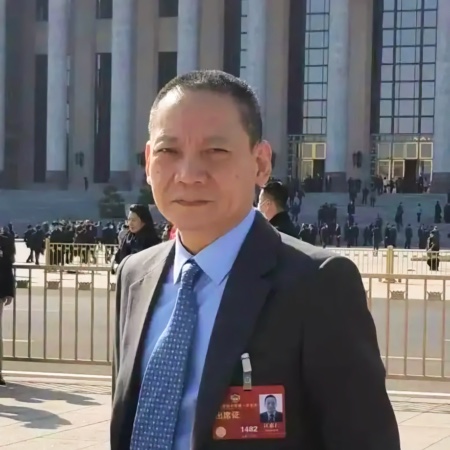 汪惠仁系全國政協(xié)委員、民進中央委員、百花文藝出版社總編輯