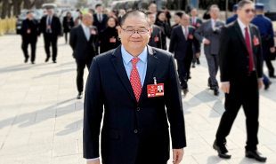 全國政協(xié)文化文史和學(xué)習(xí)委員會(huì)副主任、澳門文化界聯(lián)合總會(huì)會(huì)長吳志良