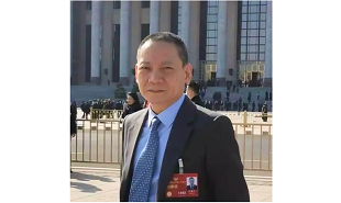 全國政協(xié)委員、民進(jìn)中央委員、百花文藝出版社總編輯汪惠仁