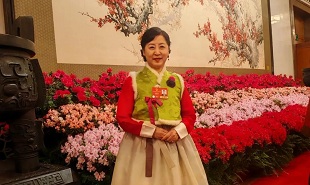 全國人大代表、中國舞協(xié)副主席、延邊歌舞團(tuán)副團(tuán)長咸順女