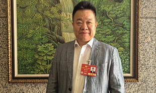 全國政協(xié)常委，中國作協(xié)副主席邱華棟