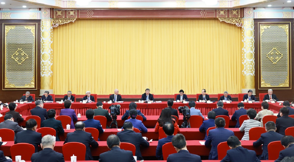 3月6日下午，中共中央總書記、國家主席、中央軍委主席習(xí)近平看望參加全國政協(xié)十四屆三次會(huì)議的民盟、民進(jìn)、教育界委員
