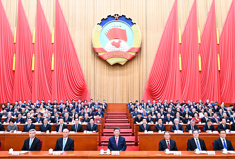 3月10日上午，中國人民政治協(xié)商會議第十四屆全國委員會第三次會議在北京人民大會堂閉幕。這是習近平、李強、蔡奇、丁薛祥、李希、韓正在主席臺就座。新華社記者 燕雁 攝