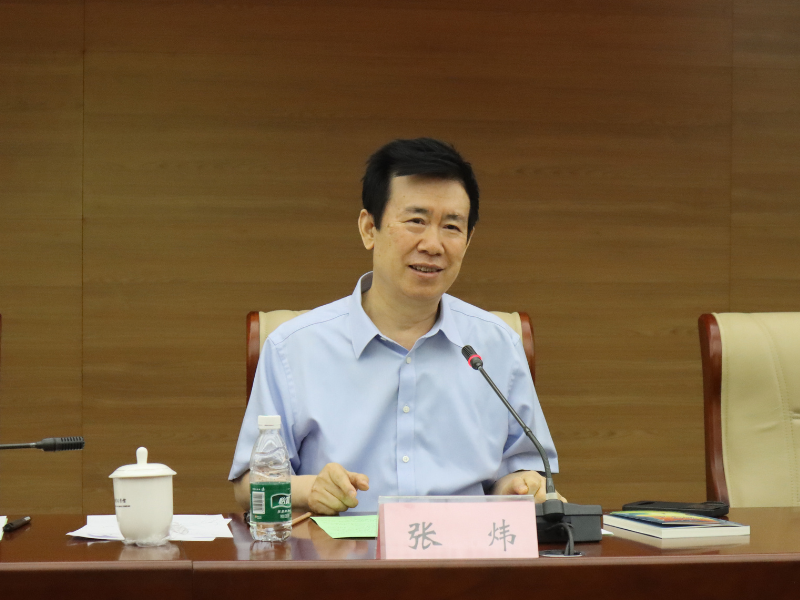 第八屆茅盾文學(xué)獎得主，中國作家協(xié)會副主席 張煒