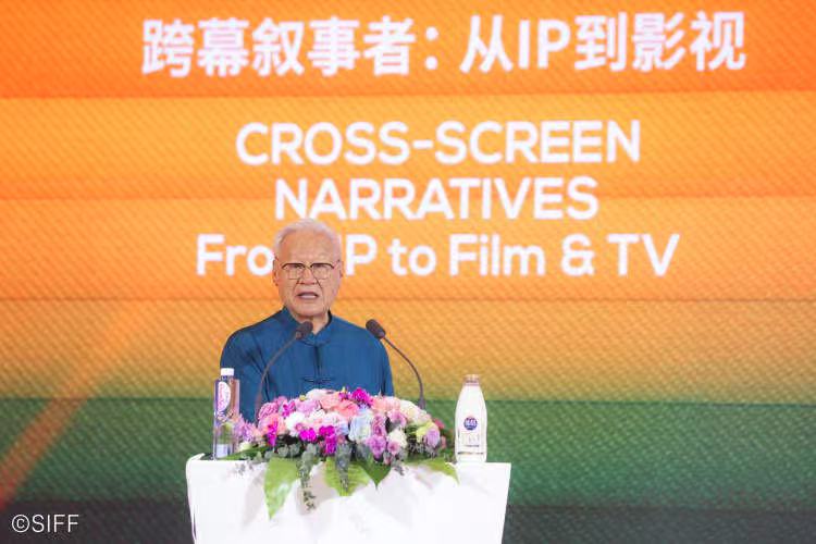 6月21日下午，謝飛導(dǎo)演在上海展覽中心做主旨演講
